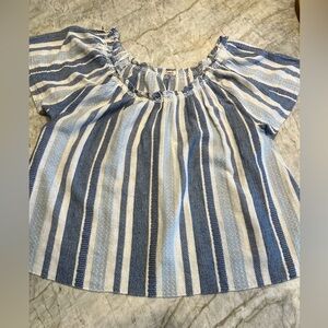 Cute Faherty top. Perfect for the transition to fall.